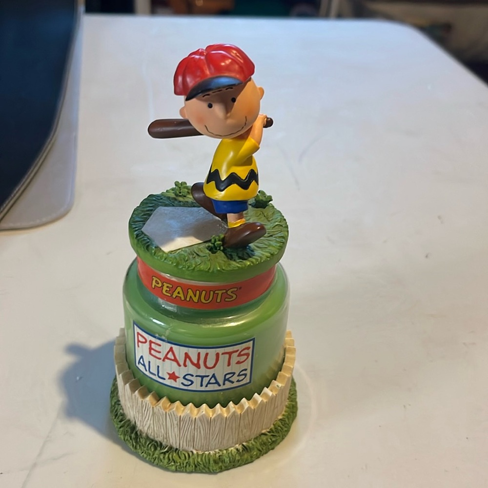 Charlie Brown, the Peanuts All-Star candle topper